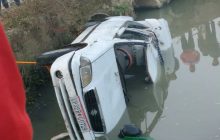 लखनऊ के सैरपुर में सड़क हादसा, नाले में कार गिरने से 4 युवकों की मौत, एक की हालत नाजुक