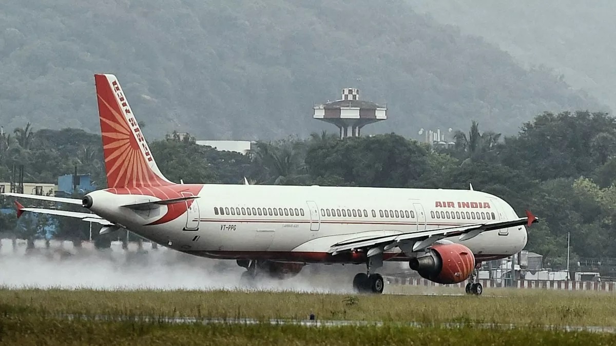 एयर इंडिया के सीईओ का कर्मचारियों को फरमान, विमान में किसी भी अनुचित व्यवहार की फौरन जानकारी दें