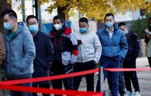कोविड पर चीन की चाल से सांसत में हॉन्गकॉन्ग वासियों की जान, रातों-रात खाली कर डाली दवाइयों की दुकान