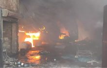 इंडस्ट्रियल एरिया में पेंट फैक्टरी में लगी भीषण आग, धुएं का गुबार और लपटें देख फैली दहशत