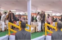 पूर्व मंत्री मोहसिन रजा ने मंच पर मंत्री दानिश को कुर्सी से हटाया, VIDEO वायरल