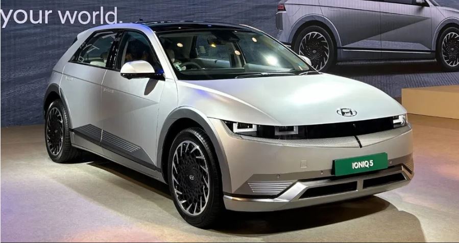 Auto Expo 2023 में जिस Hyundai IONIQ 5 को लॉन्च करने पहुंचे शाहरुख खान, जानें उसकी खूबियां