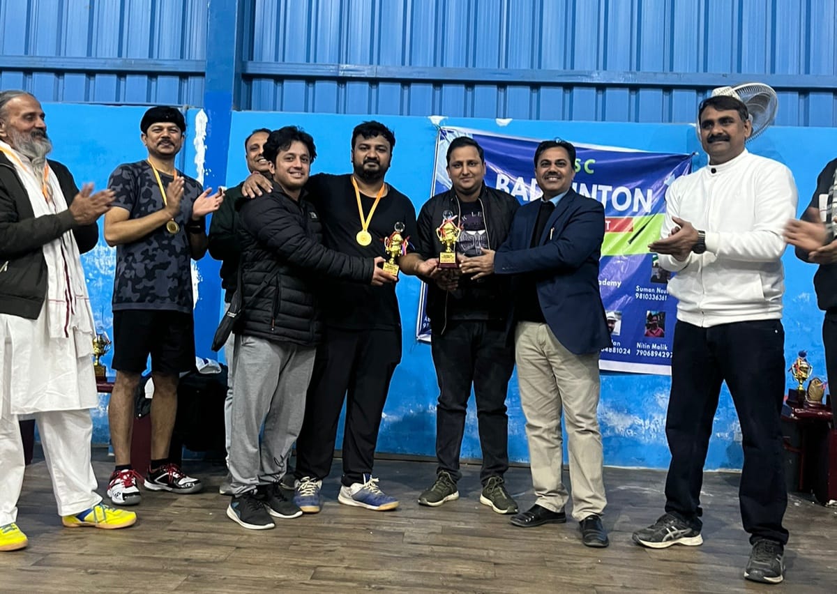 हिमालय प्राइड स्पोर्ट क्लब द्वारा आयोजित बैडमिंटन टूर्नामेंट में महिलाओं बच्चों सहित 50 खिलाड़ियों ने भाग लिया ।