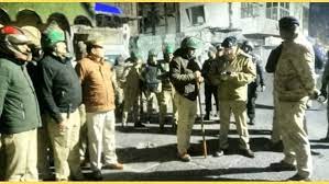 अलीगढ़ में मटन की दुकान पर दो समुदाय के बीच भिड़ंत! पत्थरबाजी में दो लोग घायल, पुलिस फोर्स तैनात
