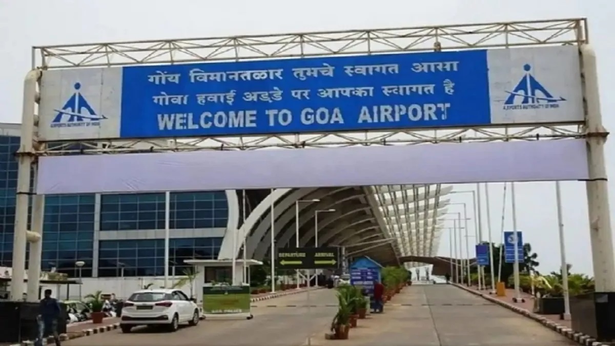 मुश्किल में फंसे गोवा एयरपोर्ट के दो कर्मचारी, ब्रिटिश महिला ने लगाया जबरन वसूली का आरोप