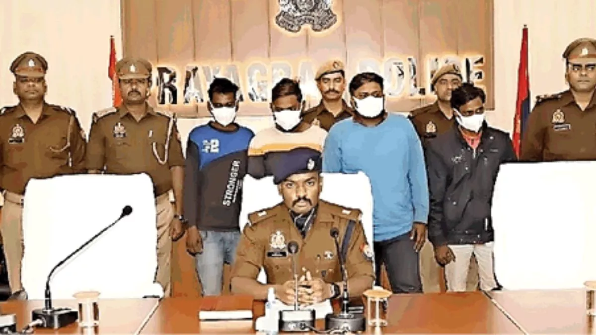 Prayagraj: वाहन चोर,चार बदमाश गिरफ्तार, मीडिया के सामने पेश किया; नकदी व असलहा बरामद