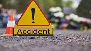 Mathura News: यमुना एक्सप्रेस-वे पर पंक्चर कार को घसीट ले गया ट्रक, जाने किसकी गई जान -पढ़ें
