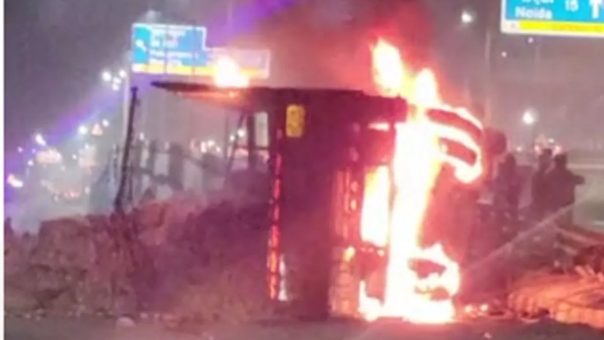 दिल्ली-मेरठ एक्सप्रेस पर भयानक हादसा, हादसे के बाद Expressway पर लगा लंबा जाम