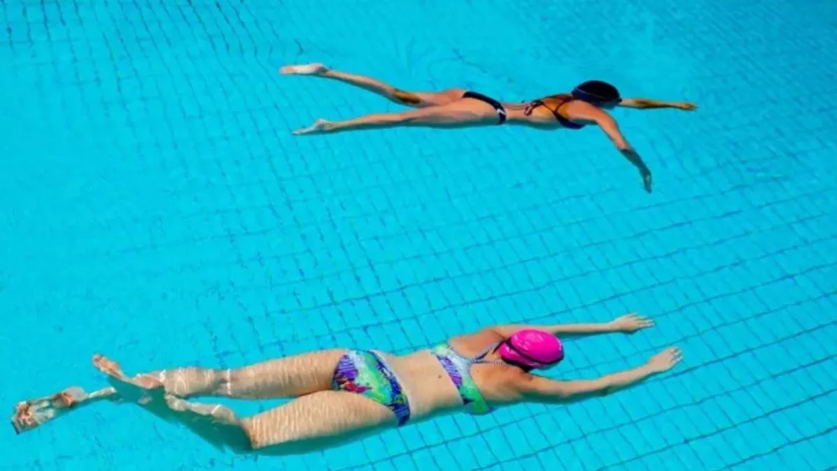 अजीबो-गरीब फैसला! अब इस देश के पब्लिक स्वीमिंग पूल में टॉपलेस नहा सकेंगी महिलाएं