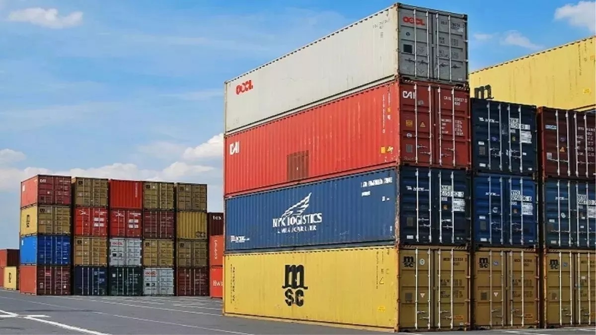 फरवरी में निर्यात घटा, लगातार तीसरे महीने गिरावट