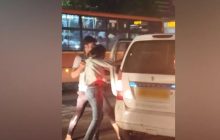 दिल्ली के मंगोलपुरी में बीच सड़क लड़की को कार में घसीटा, की मार पीट, पुलिस ने शुरु की जांच