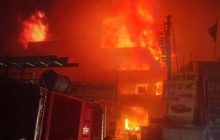 कानपुर की सबसे बड़ी होजरी मार्केट में छह घंटे से जारी है आग का तांडव, एक हजार से ज्‍यादा दुकानें चपेट में; करोड़ों का नुकसान