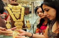 24 घंटे में 1,400 रुपये सस्ता हुआ सोना, क्या आपने कर ली खरीदने की तैयारी?