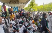 Noida: ARTO के खिलाफ किसानों का हल्ला बोल, ACP से नोकझोंक