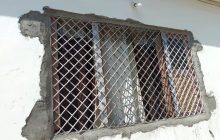 नशा मुक्ति केंद्र की खिड़की तोड़कर फरार हो गए 19 नशेड़ी, चार के खिलाफ पहले भी दर्ज हैं अपराधिक मामले