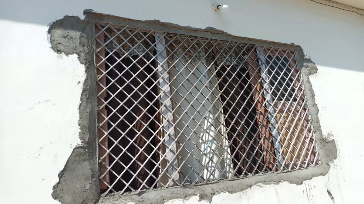 नशा मुक्ति केंद्र की खिड़की तोड़कर फरार हो गए 19 नशेड़ी, चार के खिलाफ पहले भी दर्ज हैं अपराधिक मामले