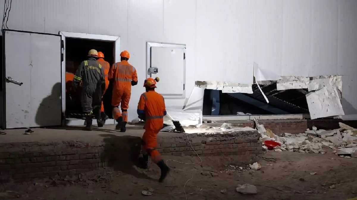 यूपी के बुलंदशहर में निर्माणाधीन कोल्ड स्टोरेज भरभराकर गिरा, मलबे में दबे कई मजदूर, बचाव कार्य में जुटी NDRF