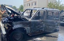 Greater Noida: महिंद्रा कार के शोरूम में लगी भीषण आग, कई गाड़ियां जलकर हुईं खाक