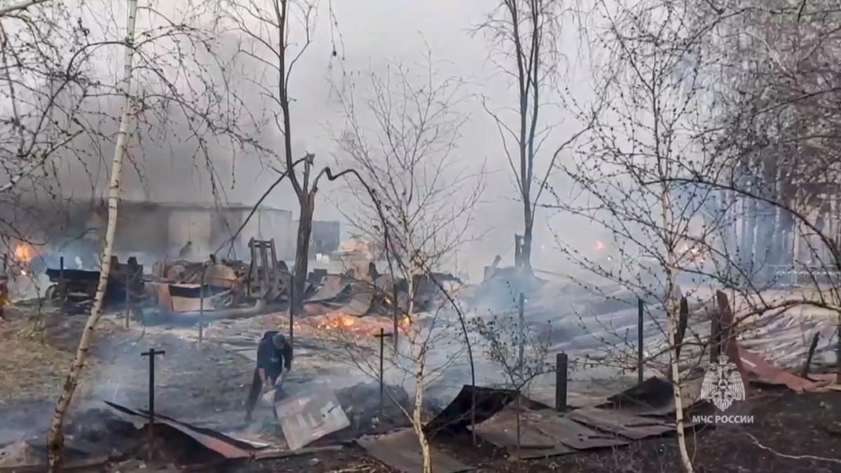 यूक्रेन जंग का असर ! रूस के जंगलों में लगी भीषण आग से 21 लोगों की मौत, 5000 से अधिक इमारतें खाक