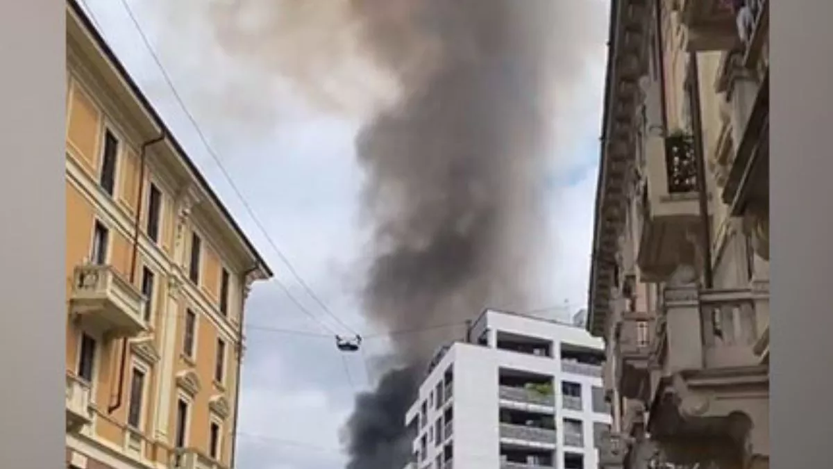 इटली के मिलान में जोरदार धमाका, कई गाड़ियां जलकर हुईं खाक