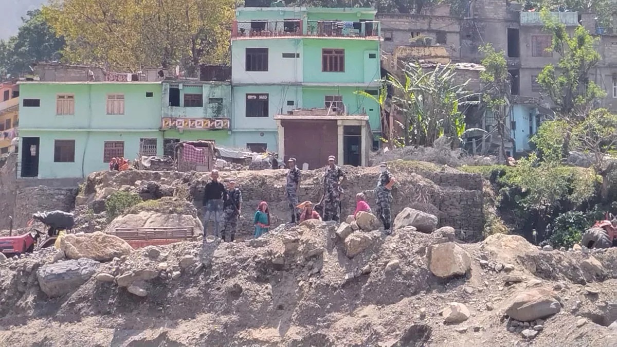नेपाल भी करने लगा चीन जैसी हरकत, उत्तराखंड के पिथौरागढ़ बॉर्डर पर पत्थरबाजी के बाद JCB तोड़ी