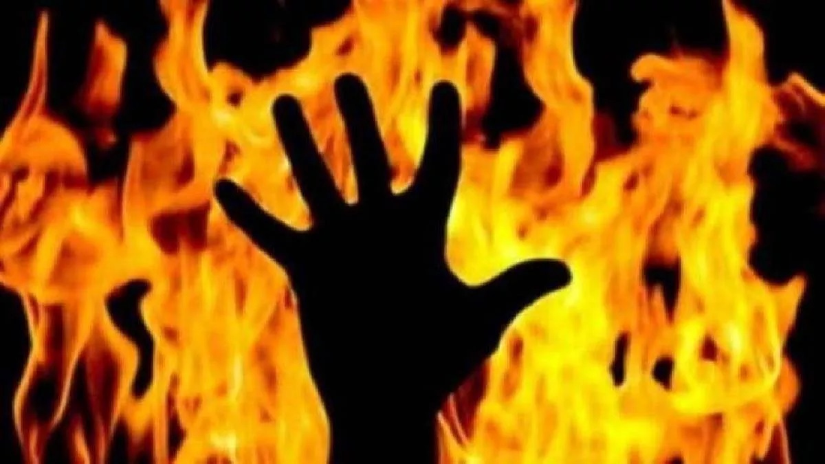 ग्रेटर नोएडा में हत्या कर बोंगे में जलाया युवक, पुलिस ने अधजला शव पोस्टमार्टम को भेजा
