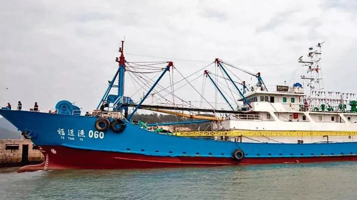 हिंद महासागर में डूबी चीन की नाव, मछली पकड़ने आए 39 लोग लापता
