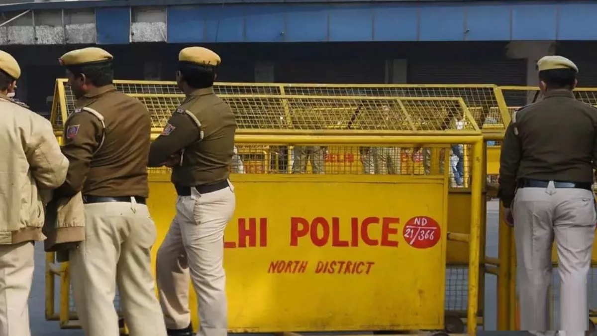 महिला IAS से छेड़छाड़ और पीछा करता था IRS ऑफिसर, दिल्ली पुलिस ने किया गिरफ्तार
