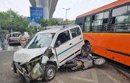 दिल्ली में न्यू फ्रेंड्स कॉलोनी के पास अनियंत्रित हुई क्लस्टर बस, कई वाहनों को मारी टक्कर; एक की मौत
