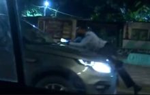 कार की बोनट पर युवक को लटकाया, और 3KM तक दिल्ली की सड़कों पर दौड़ाता रहा गाड़ी...Video Viral