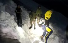 हेमकुंड साहिब में हिमखंड टूटने से बर्फ में दबे यात्री, 5 सुरक्षित, एक महिला की तलाश जारी
