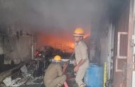 गाजियाबाद में लोनी इलाके की एक बिल्डिंग में लगी भीषण आग, 2 महिलाओं की दर्दनाक मौत, टेंट हाउस की वजह से सब तबाह