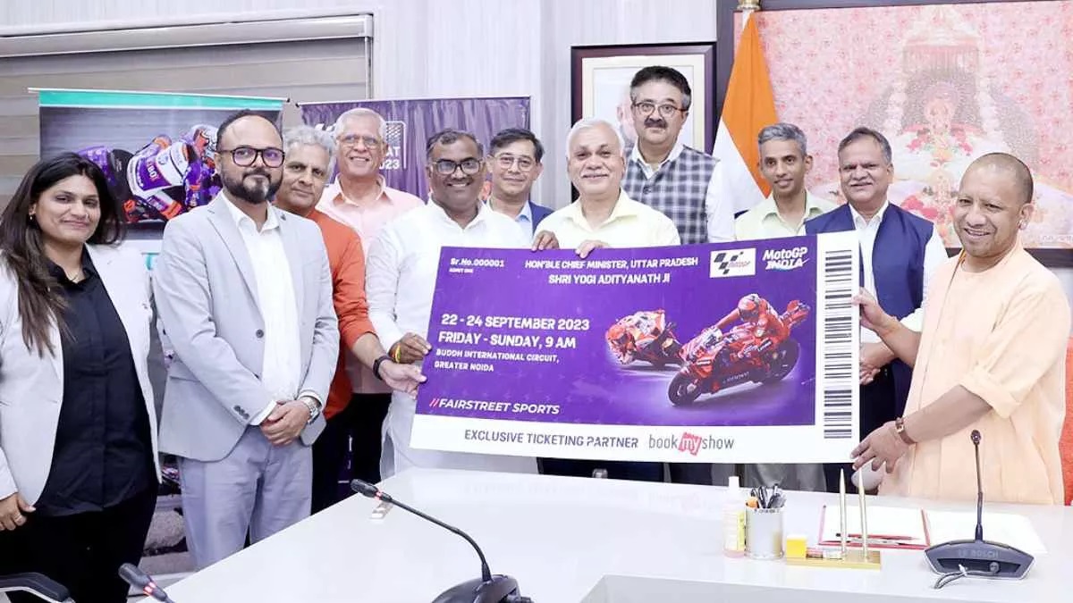 CM योगी ने किया 'मोटो जीपी भारत' 2023 के पहले रेस के टिकट का अनावरण