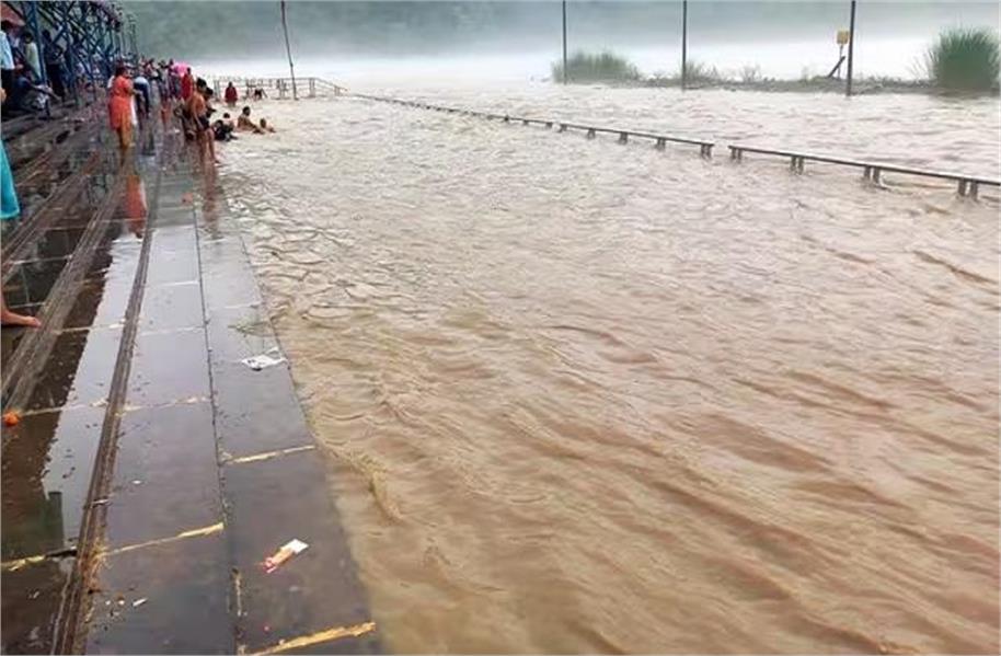 उत्तराखंड में भारी बारिश का अलर्ट, 9 लोगों की मौत...CM धामी की अपील- जरूरी नहीं है तो घूमने मत आएं लोग