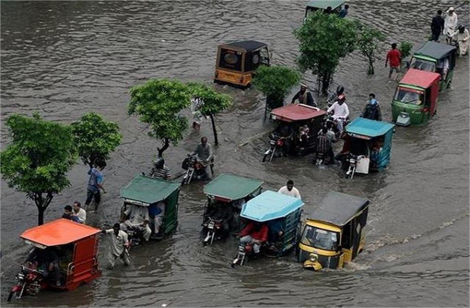 पाकिस्तान में भारी बारिश से तबाही में अब तक 76 लोगों की मौत व 133 घायल, बिजली सप्लाई ठप्प