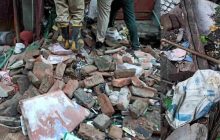 दिल्ली के पंजाबी बाग में बिल्डिंग का छज्जा गिरा, मलबे में दबने से मां-बेटे की मौत