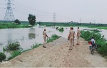 Greater Noida: बाढ़ के पानी में नहाने गए दो युवक नदी में डूबे, तलाश जारी