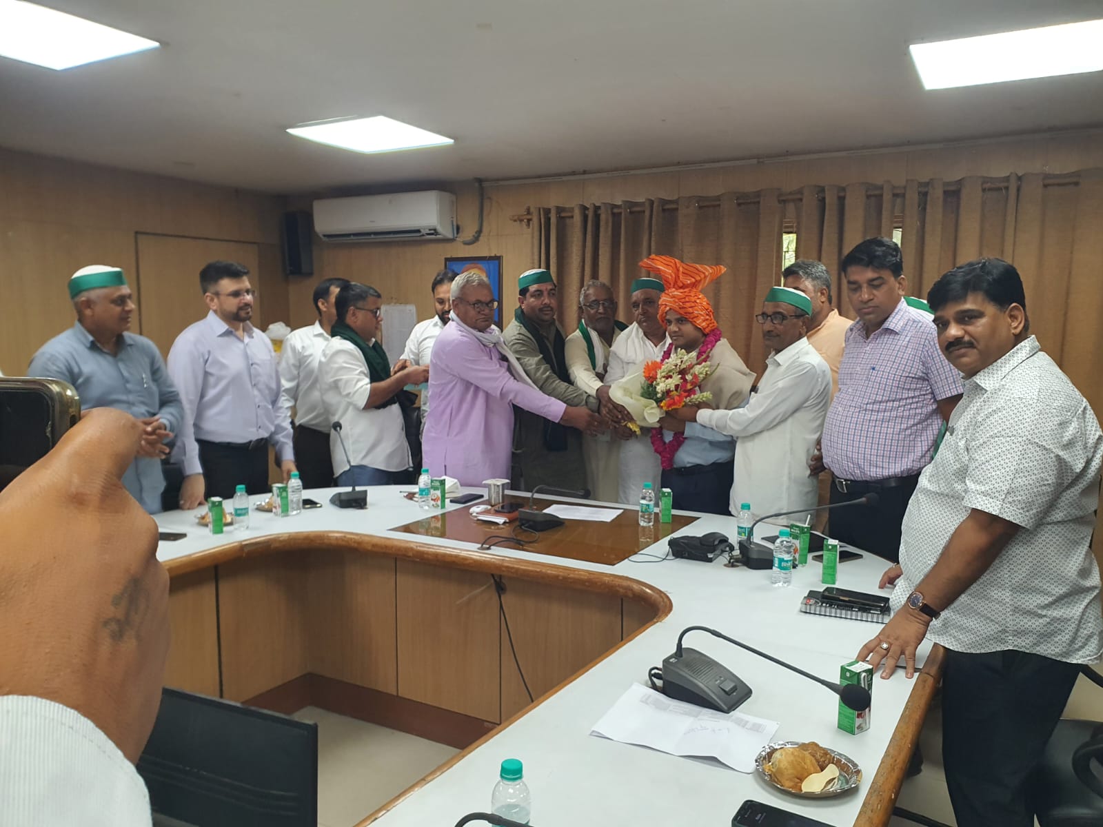 भारतीय किसान यूनियन के प्रतिनिधिमंडल ने जिलाधिकारी गौतमबुद्धनगर के साथ  मैराथन बैठक की