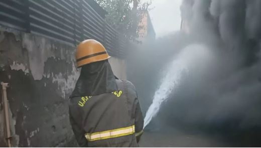 सूरजपुर में फायर विभाग के 35 वाहनों ने 9 घंटे में पाया केमिकल फैक्ट्री में लगी आग पर काबू