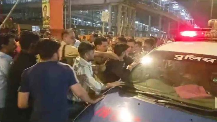 बीजेपी नेता की दबंगई, बुलेट रोकी तो ट्रैफिक इंस्पेक्टर को गाड़ी से उतारकर पीटा, वीडियो वायरल