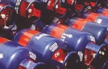 तेल कंपनियों ने दिया झटका, कमर्शियल एलपीजी गैस की कीमत में 209 रुपये की बढ़ोतरी, जानें नए रेट्स