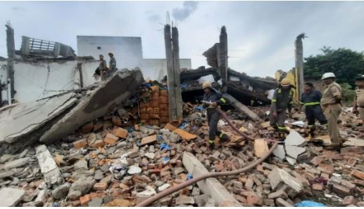 मेरठ में पटाखा फैक्टरी में बड़ा धमाका, चार की मौत कई घायल, तीन मकान धराशायी, राहत-बचाव कार्य जारी