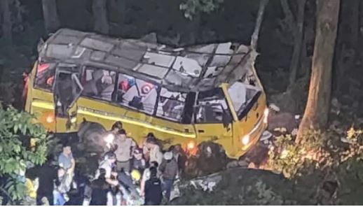 नैनीताल में खाई में गिरी यात्रियों से भरी बस, बच्चे- महिलाओं समेत 7 की मौत, कई घायल