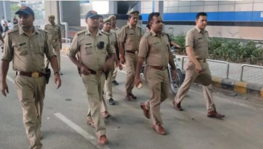 नोएडा पुलिस ने बुक की 20 से ज्यादा कैब, नए साल पर नशे में धुत लोगों को छोड़ेगी घर