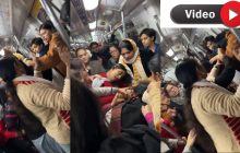 यंकर मारपीट! दिल्ली मेट्रो में महिलाओं जमकर चले लात-घूंसे, बाल-खींच खींच कर पीटने का वीडियो वायरल