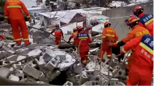 चीन में सुबह सवेरे बड़ी तबाही, भूस्खलन से मलबे में दबे कई घर, रेस्क्यू जारी