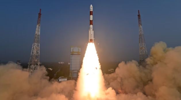 नए साल के पहले ही दिन ISRO ने रच दिया इतिहास, लॉन्च किया रेडिएशन की स्टडी करने वाला XPoSat सैटेलाइट