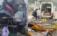 हर तरफ बिखरी लाशें, रोते-बिलखते परिजन…. UP में ट्रक-टेंपो की भिड़ंत में 12 लोगों की मौत