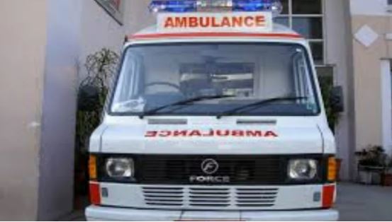 नोएडा में घायल युवक इमरजेंसी के गेट पर छोड़कर भाग गया एंबुलेंस संचालक