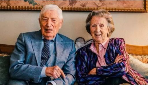 '70 साल की मोहब्बत का अंत', वैलेंटाइन डे से पहले पूर्व डच पीएम ने पत्नी के साथ चुनी इच्छा मृत्यु, हाथों में हाथ डाले तोड़ा दम